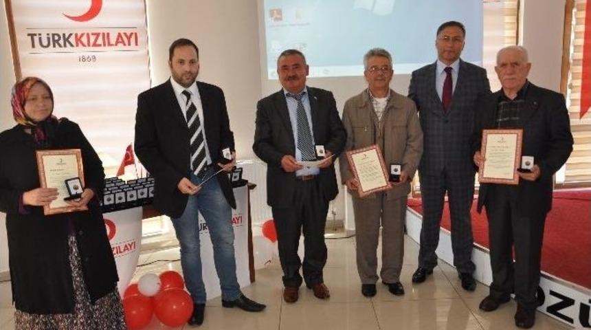 Boz&uuml;y&uuml;k&rsquo;te Kan Bağış&ccedil;ıları &Ouml;d&uuml;llendirildi