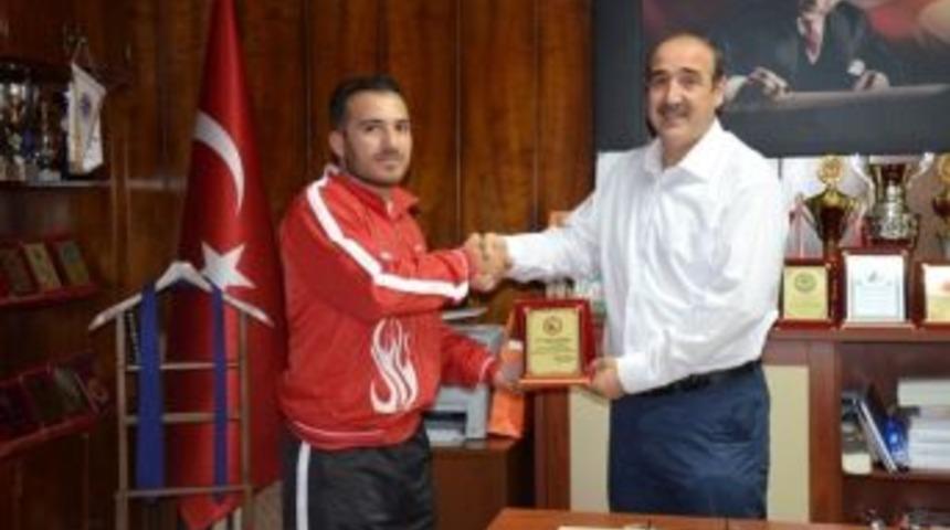 Wushu Milli Takım Antren&ouml;r&uuml; H&uuml;seyin D&uuml;ndar&rsquo;dan Fındıklı&rsquo;ya Ziyaret