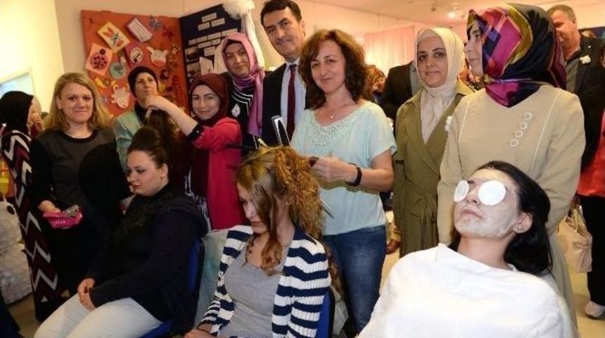 Osmek&rsquo;ten Yıl Sonu Sergisi