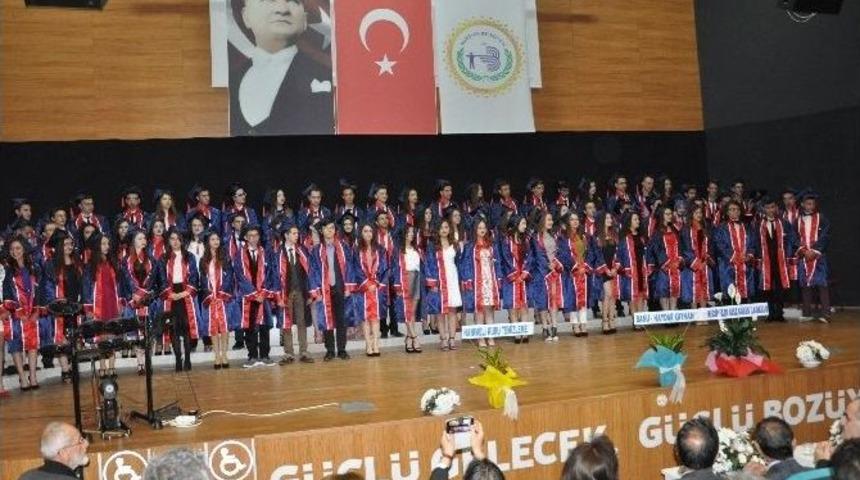 Boz&uuml;y&uuml;k &Ouml;zel Sınav Lisesi İlk Mezunlarını Verdi