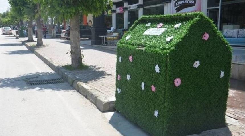 Boyabat&rsquo;ta &Ccedil;&ouml;p Konteynerleri &Ccedil;i&ccedil;ek A&ccedil;tı