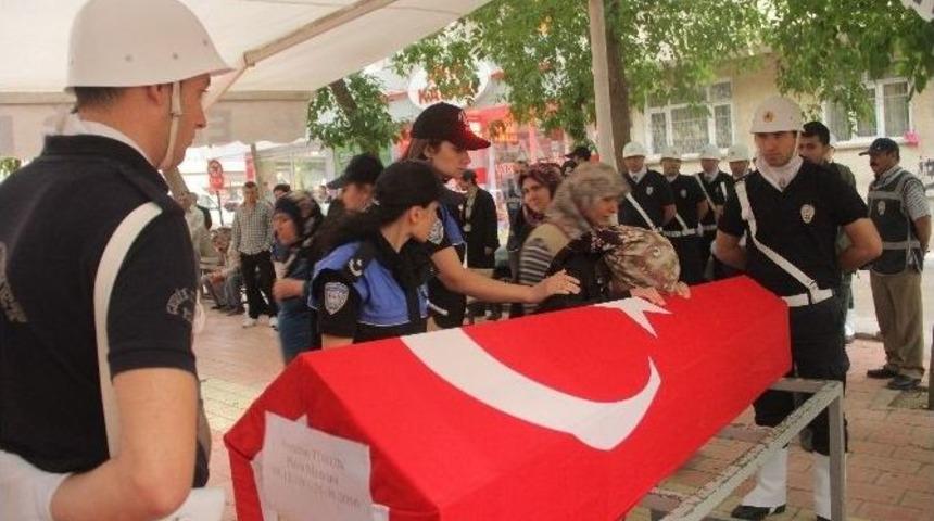 Kalp Krizine Yenik D&uuml;şen Polis Son Yolculuğuna Uğurlandı