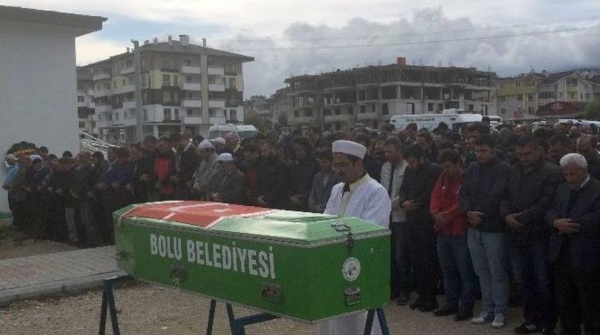 33 Yaşındaki Dağcı G&ouml;zyaşları İ&ccedil;inde Toprağa Verildi