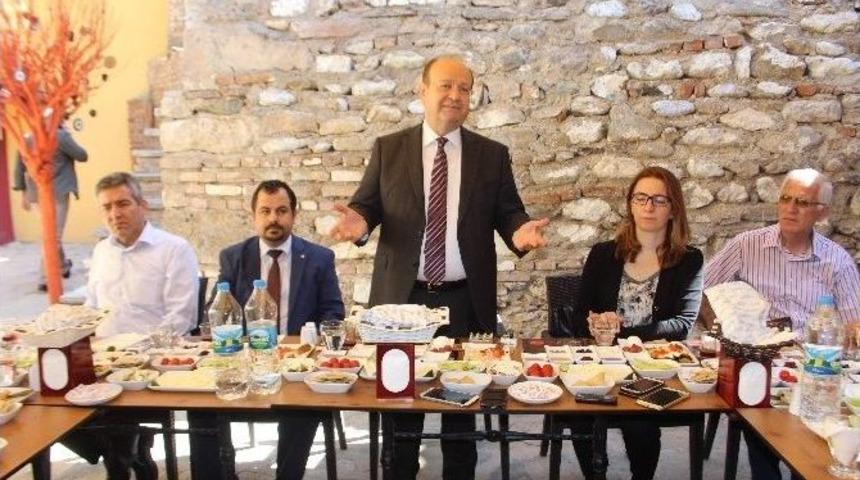 &Ouml;zak&ccedil;an, M&uuml;hendislerle Kahvaltısında Sert Konuştu