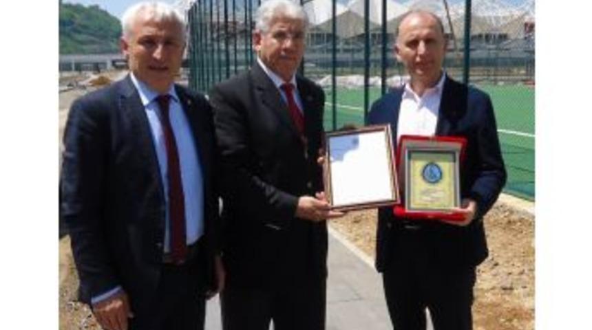 Mehmet&ccedil;ik Vakfı&rsquo;ndan Trabzonspor&rsquo;a Teşekk&uuml;r