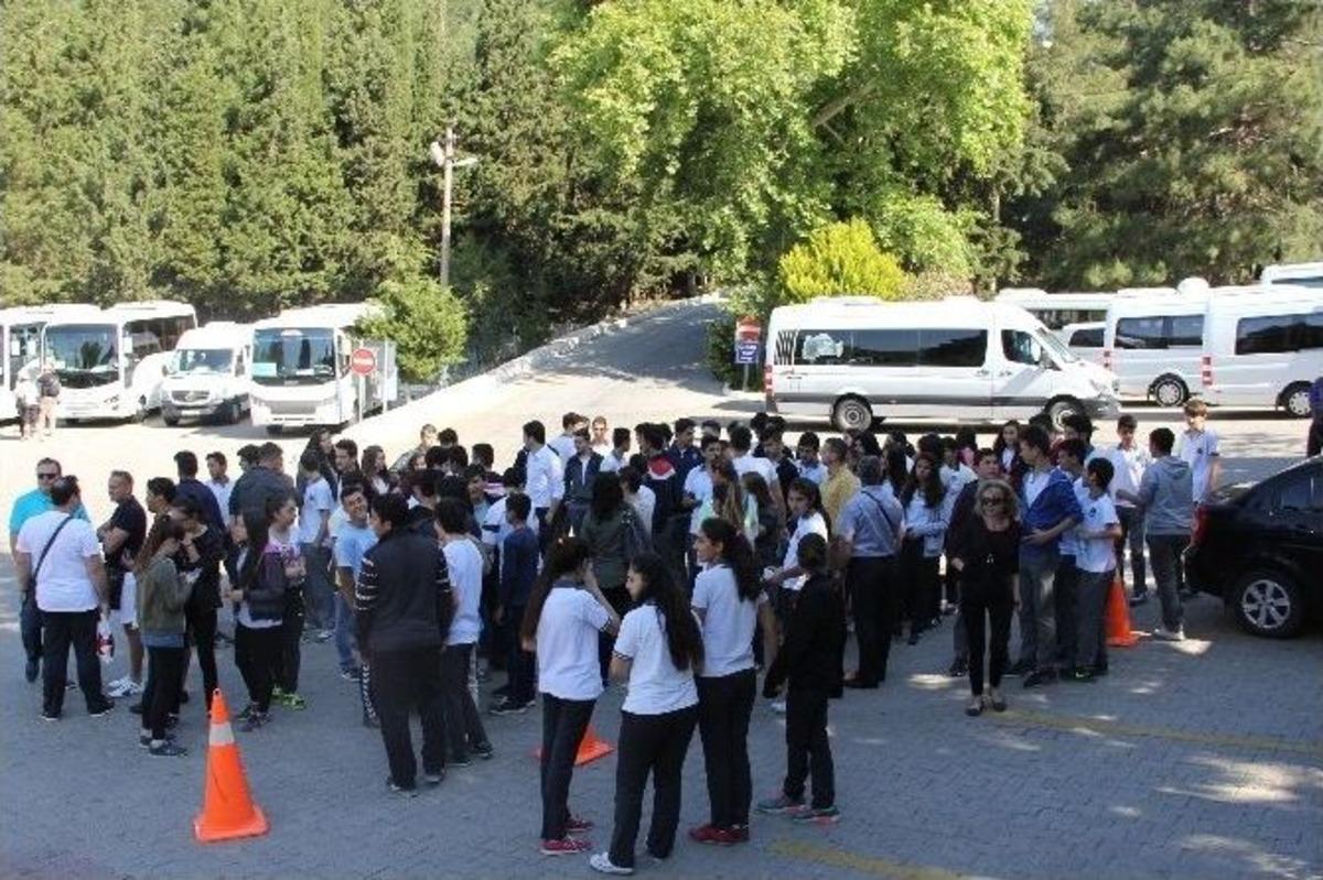 Sel&ccedil;uklu Y&uuml;zlerce Gen&ccedil; D&uuml;nya Mirasını Tanıdı