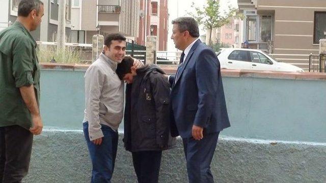 Şehit Polisin Oğlu T&uuml;rk Bayrağına Sarılarak G&ouml;zyaşı D&ouml;kt&uuml; 3