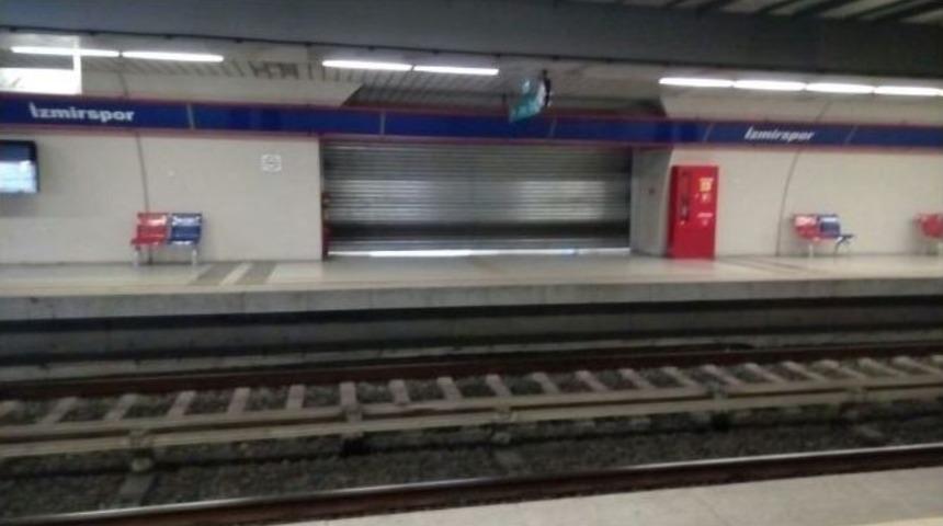 Aziz Kocaoğlu&rsquo;na Kızdı, &Ccedil;ıplak Heykeli Balyozla Kırdı