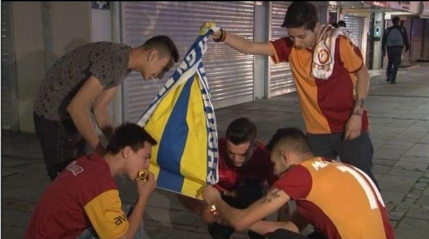 Şampiyonluğun Ardından Fenerbah&ccedil;e Bayrağını Yakmaya Kalkıştılar