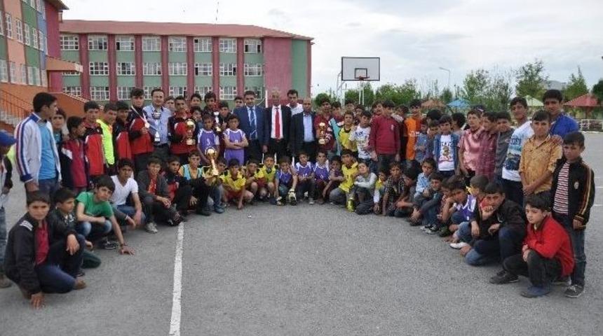 Yatılı B&ouml;lge Ortaokulunun Sportif Başarısı