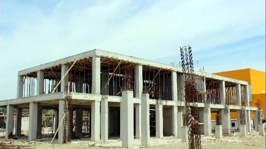 Salihli&rsquo;nin Modern Spor Tesisi Y&uuml;kseliyor