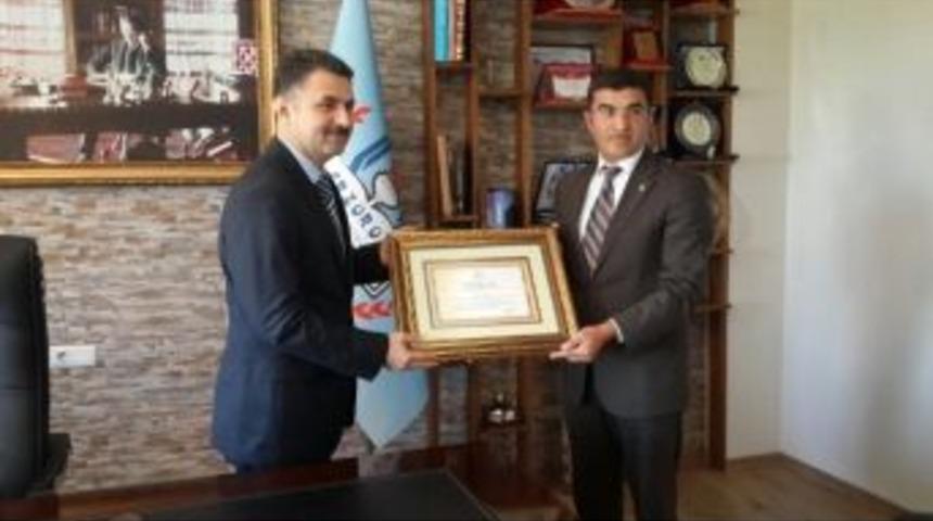 Bakan Avcı&rsquo;dan Erzimder&rsquo;e Teşekk&uuml;r Belgesi