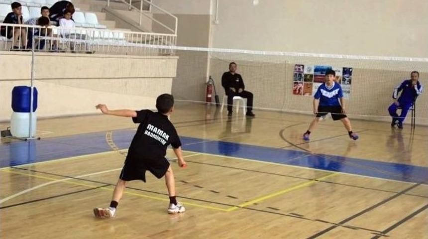 Mamak Badminton Takımı Madalyaları Topladı