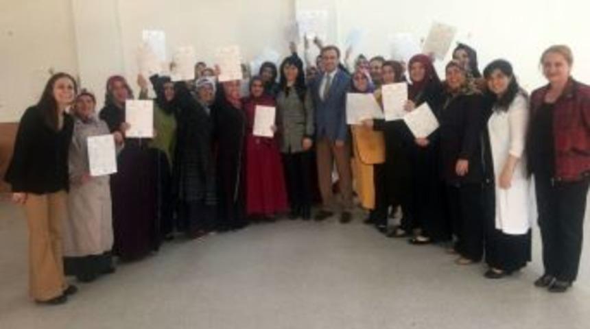 Altındağ&rsquo;ın &Ccedil;alışkan Kadınları Sertifikalarına Kavuştu