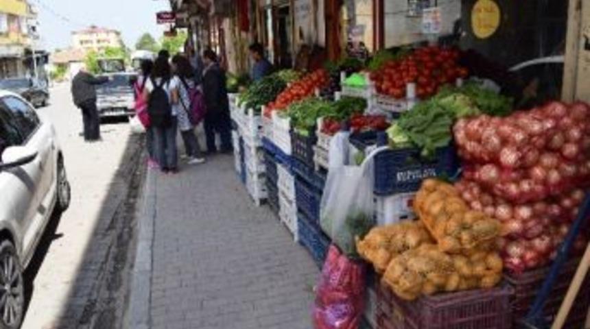 Vatandaşlardan Kaldırım İşgaline Tepki