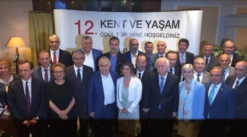 Edirne Belediye Başkanı Gürkan’a Kent Ve Dayanışma Ödülü