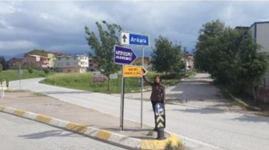 Agm&rsquo;ye Giden Yollara Y&ouml;n Tabelası D&uuml;zenlemesi