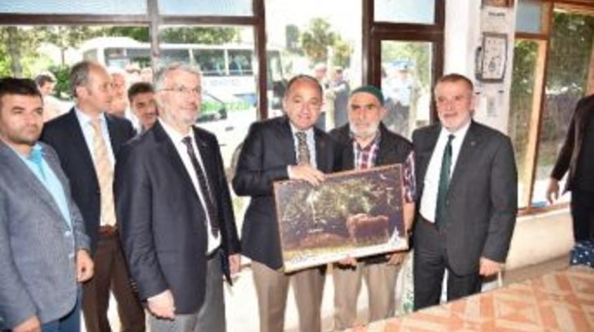 Başkan &Uuml;z&uuml;lmez&rsquo;den Yaşlı Esnafa Ziyaret