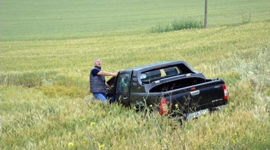 Kamyonet Tarlaya U&ccedil;tu: 1 Yaralı