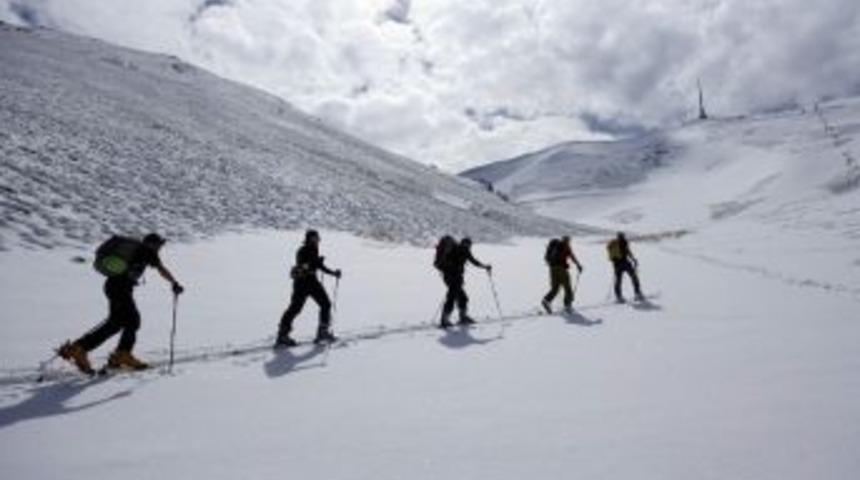 Erzurum Ve Erzincan&rsquo;ın Y&uuml;ksek Kesimlerine Kar Yağdı