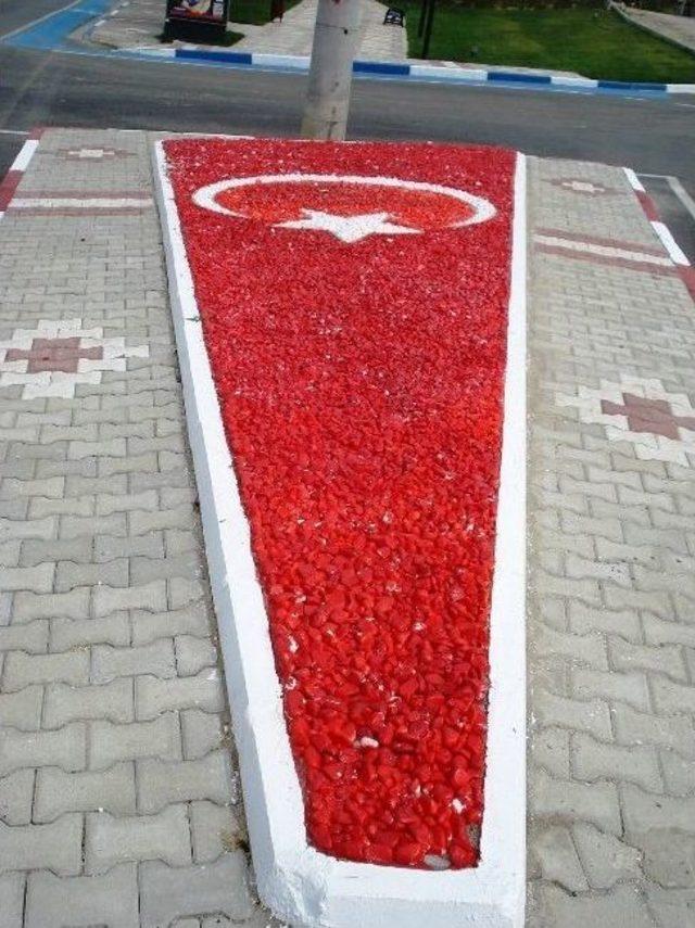 Kırık Taşlardan T&uuml;rk Bayrağı 1