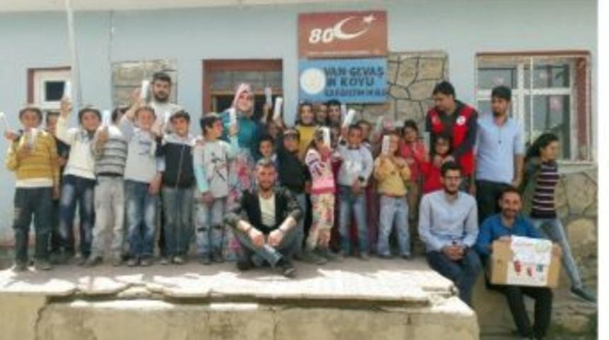 K&ouml;y Okulu &Ouml;ğrencilerine Kırtasiye Desteği