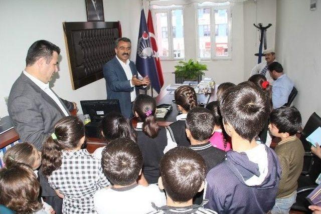 &Ouml;ğrencilerden Belediyeye Ziyaret 1