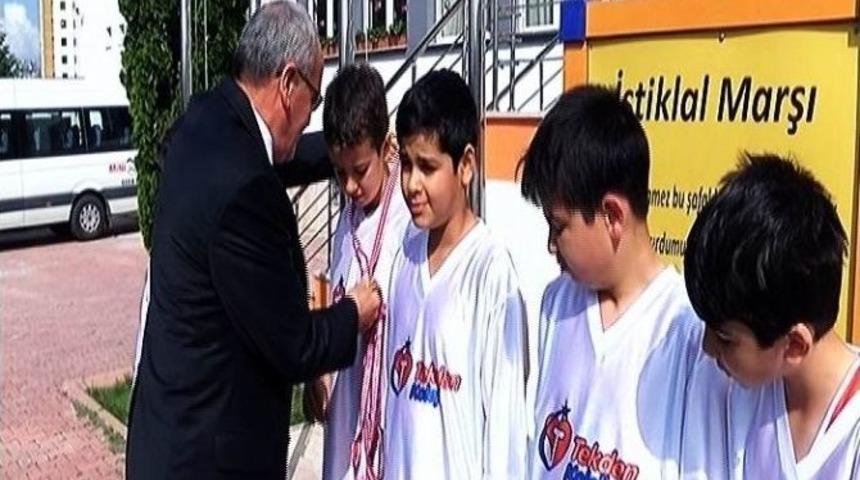 Tekden İlkokulu &rsquo;minikler Basketbol Turnuvası&rsquo;nda 1. Oldu