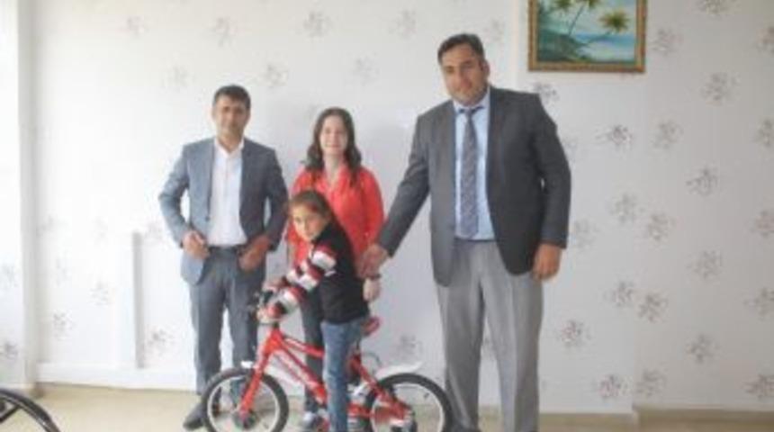 Azimli &Ouml;ğrenciye Bisiklet