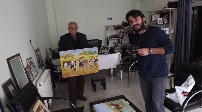 82 Yaşındaki Ressam D&ouml;rd&uuml;nc&uuml; Sergisine Hazırlanıyor