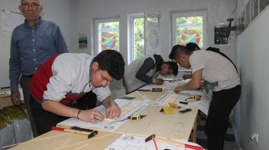 Model U&ccedil;ak Yapımına İlgi