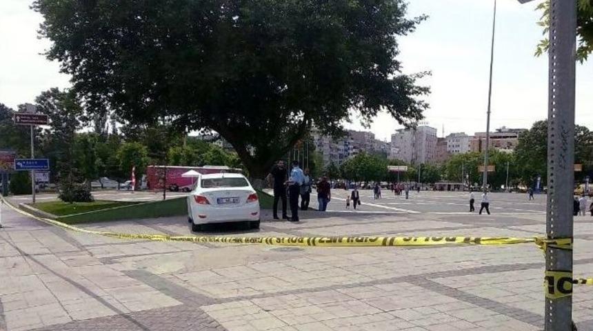 Gaziantep Valiliği Binasının Yanına Bırakılan Ara&ccedil; Polisi Alarma Ge&ccedil;irdi