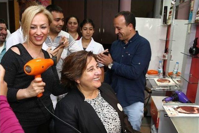 Roman Vatandaşlara Kuaf&ouml;rl&uuml;k Kursu 2