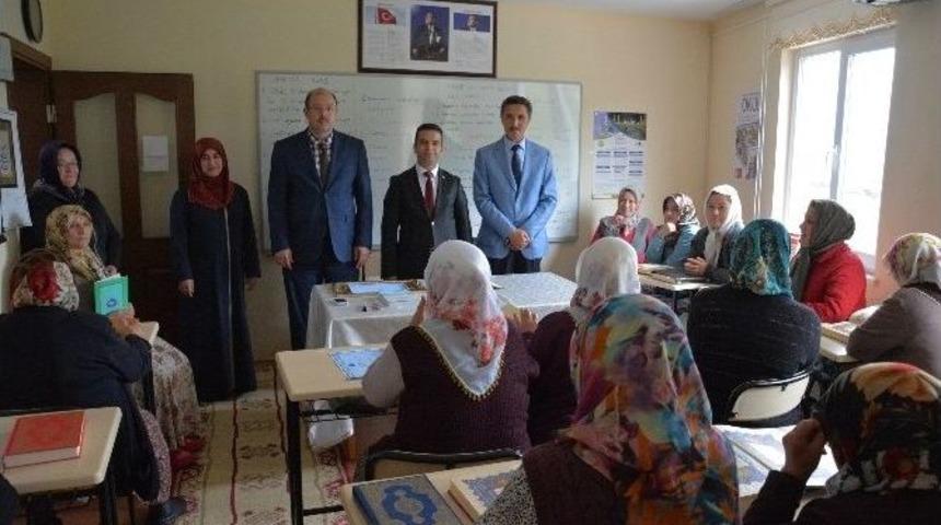 Kursiyerler Belgelerini Aldı