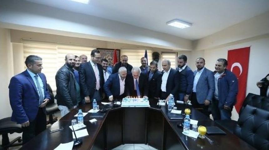 Başkan Sara&ccedil;oğlu, K&uuml;tahyaspor&rsquo;un 50. Yıl Pastasını Ramazan Yıldırım&rsquo;la Birlikte Kesti