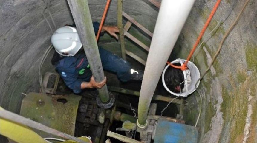 Su Kuyusuna D&uuml;şen Horozu Kurtarma Operasyonu