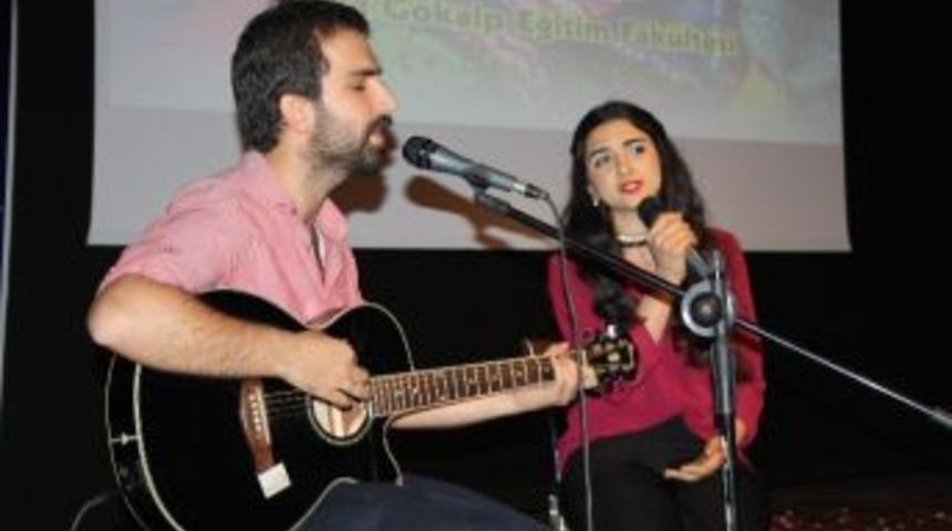 D&uuml;&rsquo;de &lsquo;diller Bah&ccedil;esinden Şiir Demeti&rsquo; Etkinliği