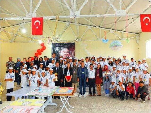 Akarca Ortaokulu Öğrencileri Tübitak 4006 Bilim Fuarı Büyük İlgi Gördü