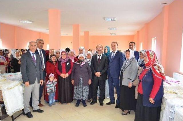 Başkan Gülcüoğlu Güllüce’de Yıl Sonu Sergisinin Açılışını Yaptı 1