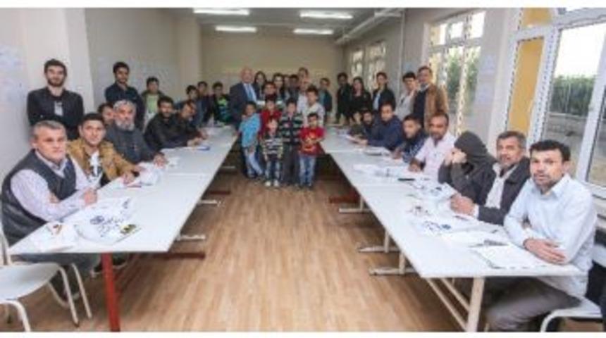 Esog&uuml;&rsquo;den T&uuml;rkmenlere Verilen T&uuml;rk&ccedil;e Okuma - Yazma Kursunu Ziyaret Etti