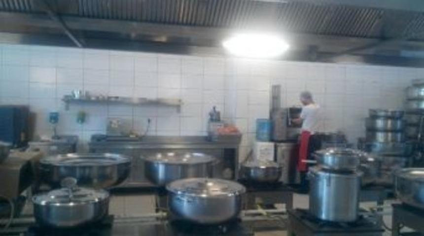 Kartepe&rsquo;de Şefkatli Ellerden Sıcak Yemek