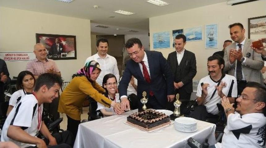 Taş&ccedil;ı Şampiyonlarla Buluştu