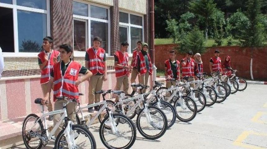 Siirt Kızılay Şubesinden &Ouml;ğrencilere Bisiklet