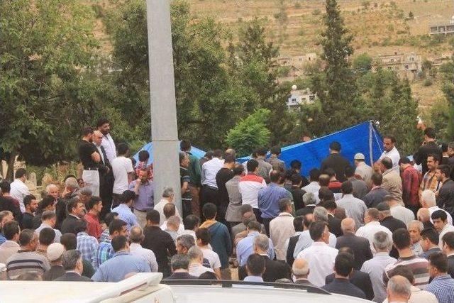 Ter&ouml;ristlerin &Ouml;ld&uuml;rd&uuml;ğ&uuml; Muhtar Toprağa Verildi 2