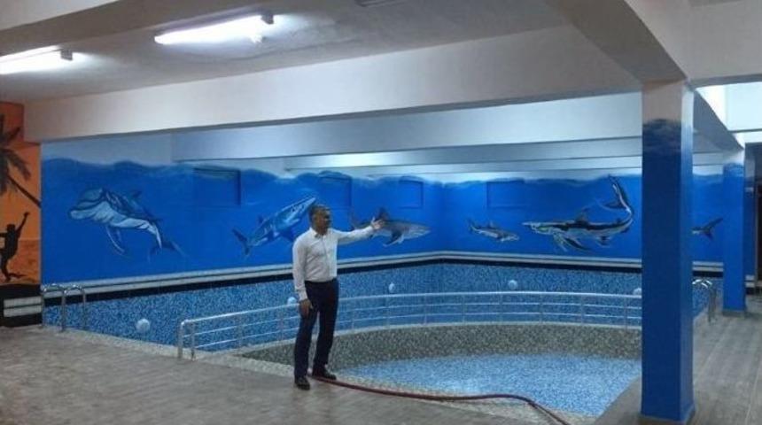 Kapalı Y&uuml;zme Havuzunun Duvarları S&uuml;slendi