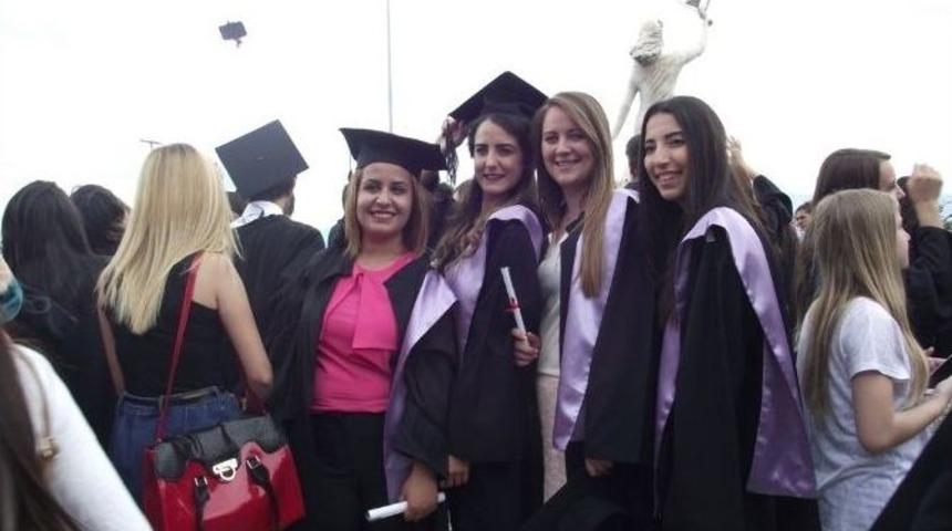 Burhaniye Meslek Y&uuml;ksekokulu&rsquo;nda Mezuniyet Coşkusu Yaşandı