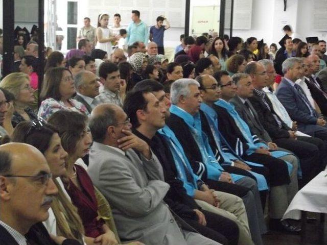 Burhaniye Meslek Y&uuml;ksekokulu&rsquo;nda Mezuniyet Coşkusu Yaşandı 1