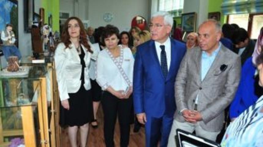 Karaman&rsquo;da El Sanatlar Karma Sergisi A&ccedil;ıldı