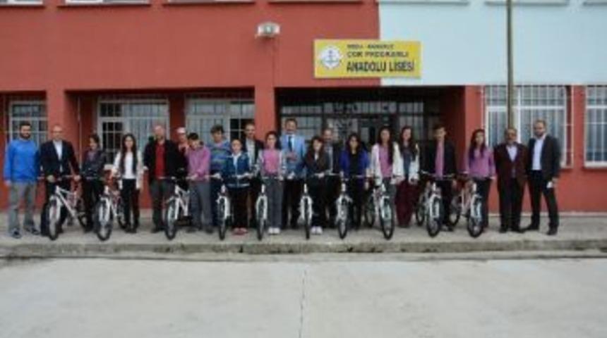 Bisikletler &Ouml;ğrencilere Dağıtıldı