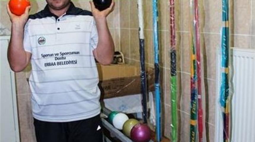 G&ouml;rme Engelli T&uuml;rkiye Şampiyonu Milli Atlete Malzeme Desteği